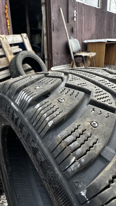 Резина зимняя 215/45 R17