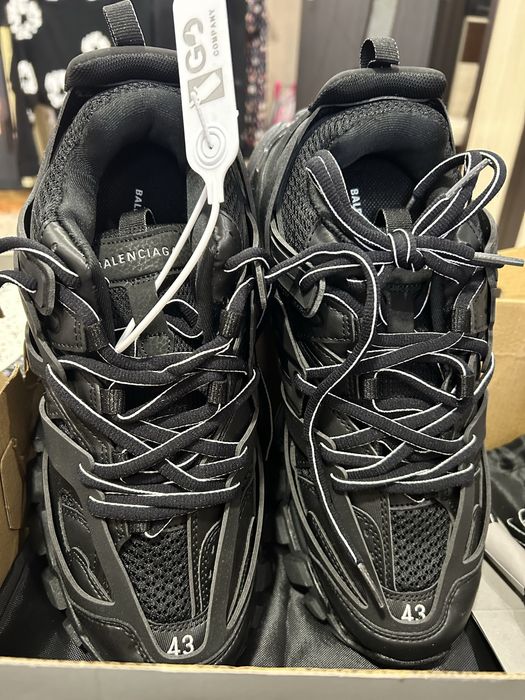 Маратонки Balenciaga номер 43 нови в кутия с раничка и връзки !