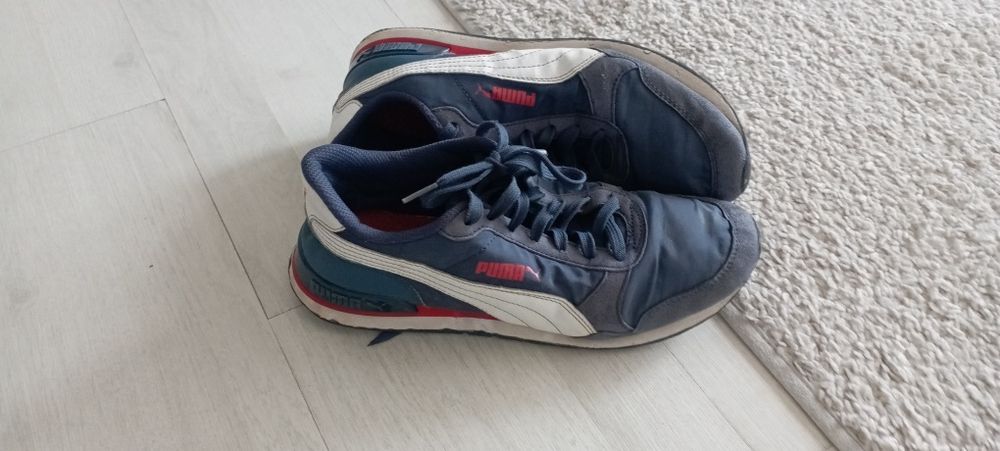 Vand pantofi sport Puma,purtați,in stare buna.marimea 39.