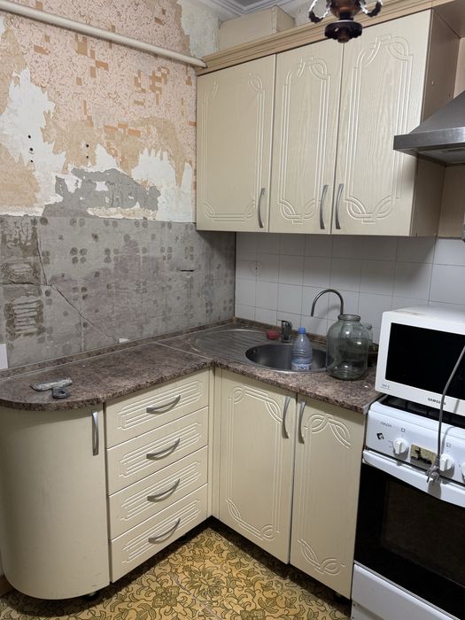 Продам кухонный гарнитур б/у, недорого