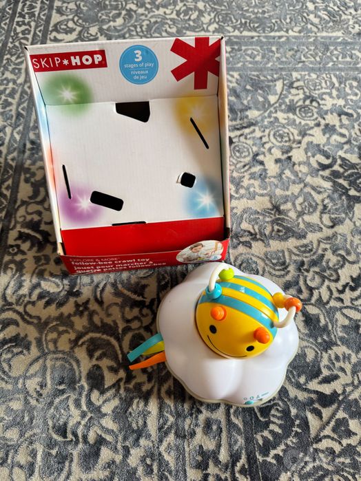 интерактивная игрушка Skip Hop Explore & More («Пчела на облачке»)