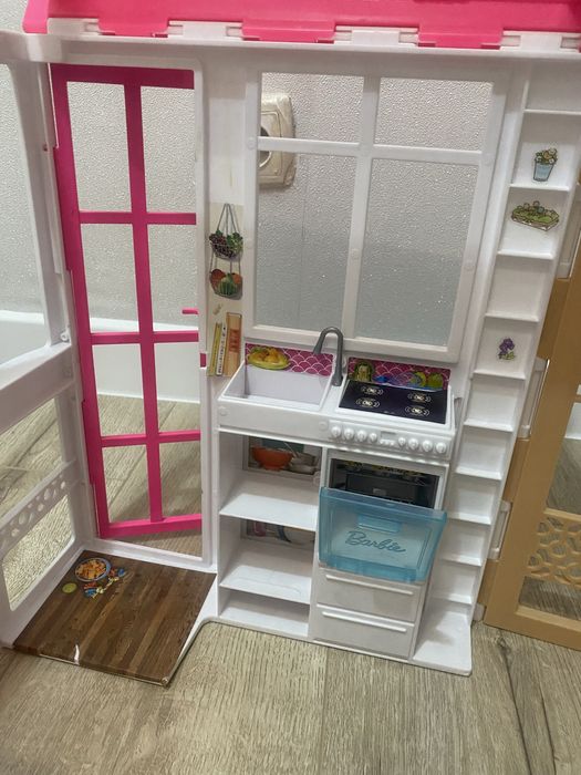 Продам домик для Барби кукольный домик