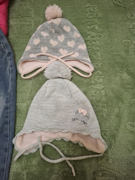 Продаются кофточки и 2 шапочки