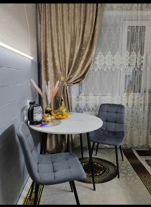 Продам стол кухонный