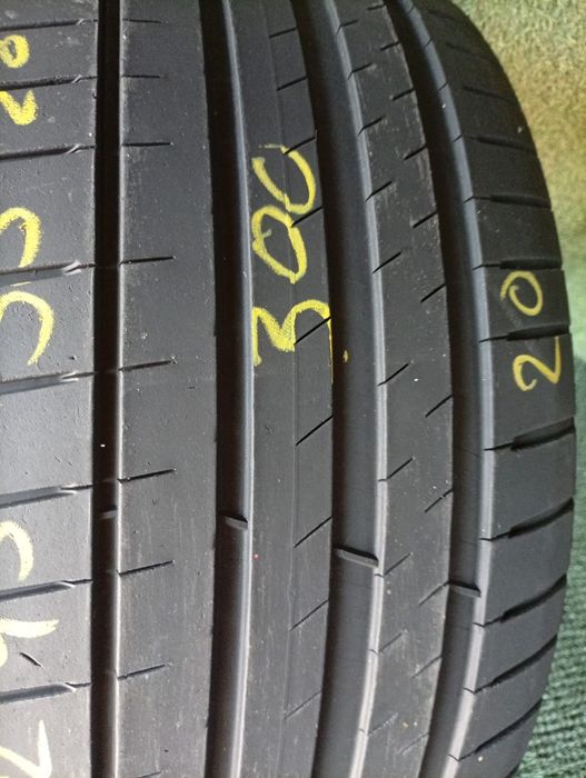 245 35 20 Michelin o bucată