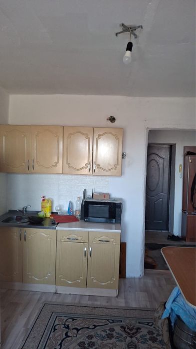 Продам малосемейную  общежитию