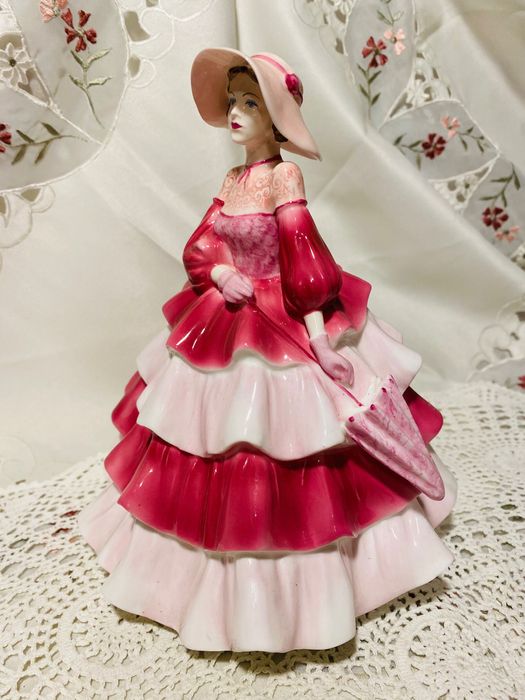 порцеланова статуетка