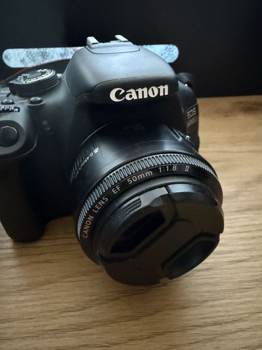 Canon 600D + три обектива + сенник + чанта