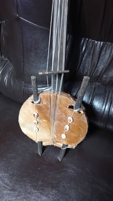 Старинни  музикални  инструменти Кора,Чунари и военна тръба