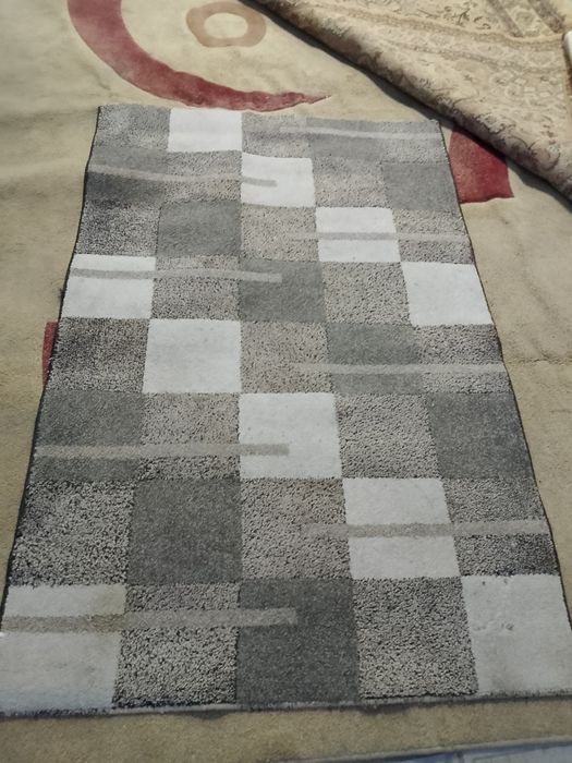 Продам ковры и паласы б.у. в отличном состоянии