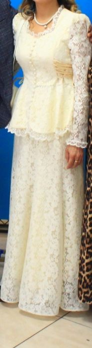 Жаңа көйлек сатылады.