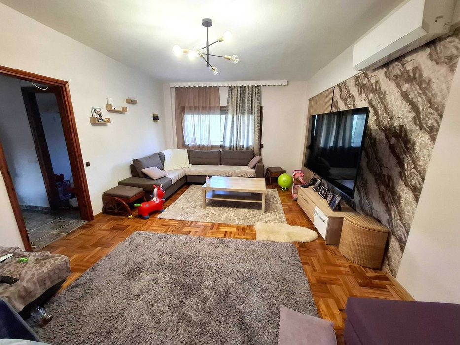 Продава двуетажна къща 150 м2 + 80 м2 и двор 400 м2 в Аспровалта, Гърция