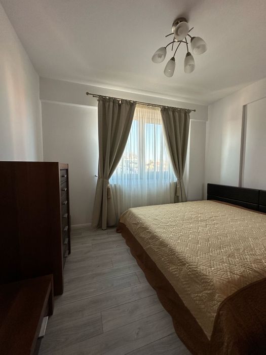 Apartament 3 camere de închiriat – Central Craiova | Parcare privată