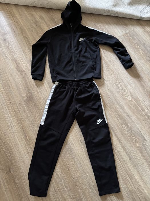 продам двойку от nike