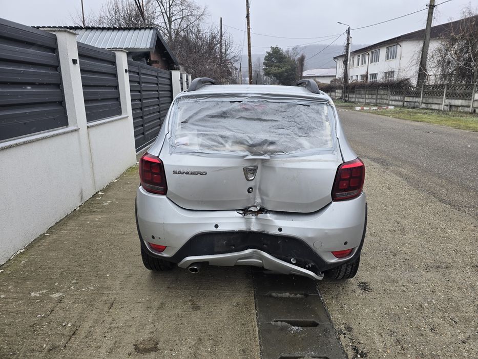 Dacia Sandero Stepway 2018 0.9 TCE 68 mii km usor avariat