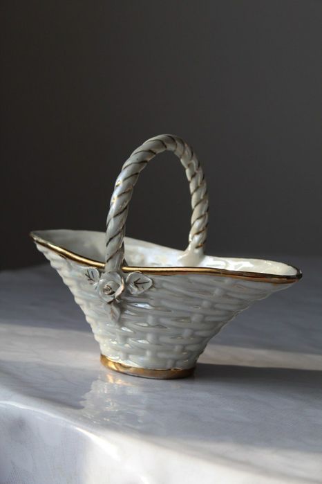 Фарфоровая вазочка