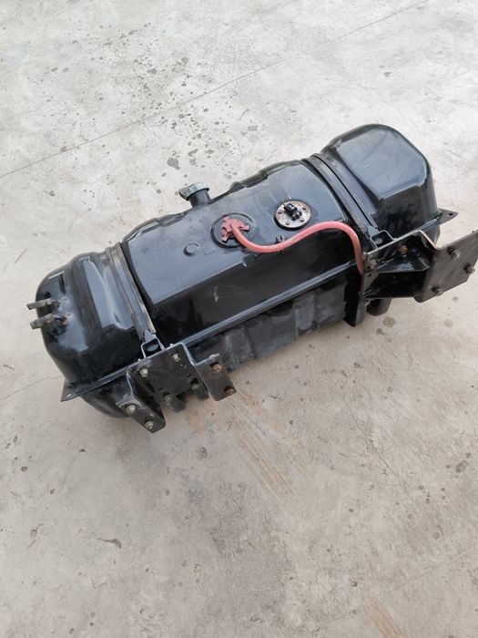 Isuzu avtobusning dizel baki sotiladi