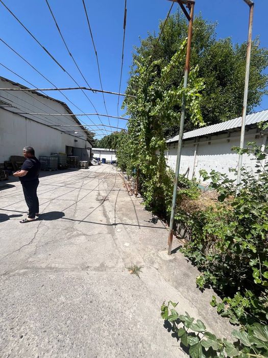 Продаётся производственно-складская территория 20 соток