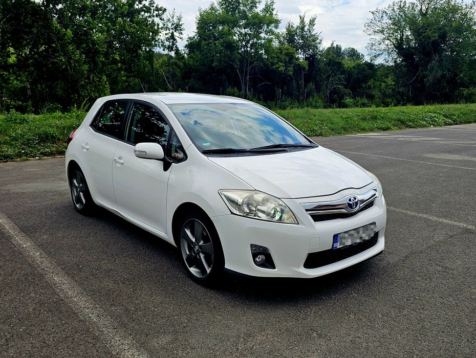 Toyota Auris Hybrid 2012