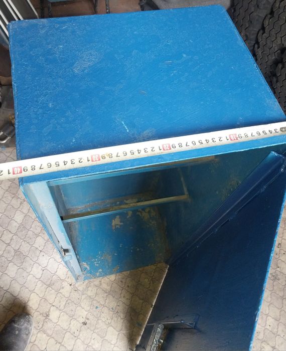 Сейф б/у металлический.