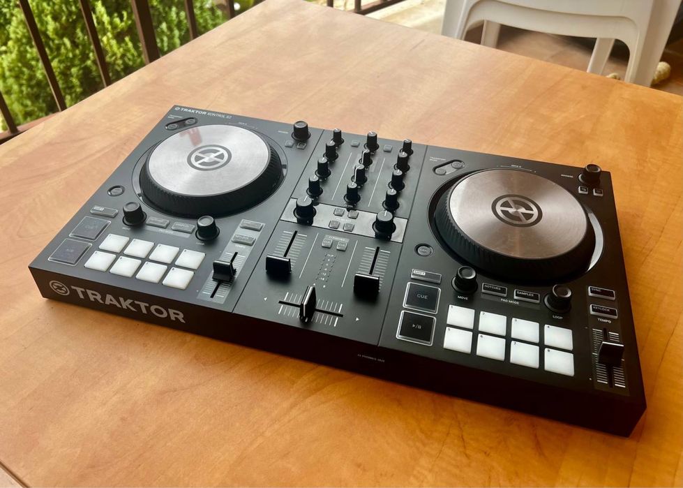 Продавам Traktor S2 MK3