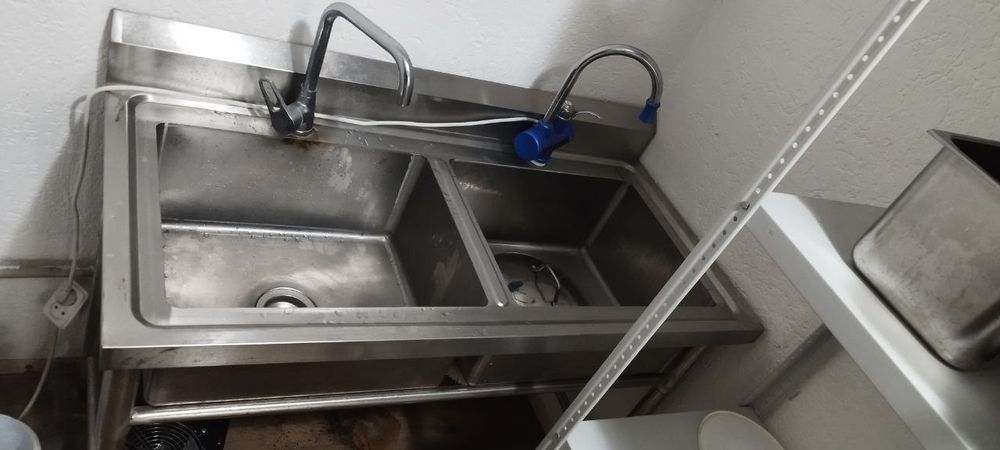 Умывальник из нержавеющей стали