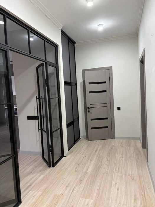 Продам 2хком квартиру район 8 школы.