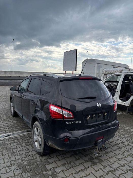 Dezmembram Nissan Qashqai +2 1.6 benzina din 2010