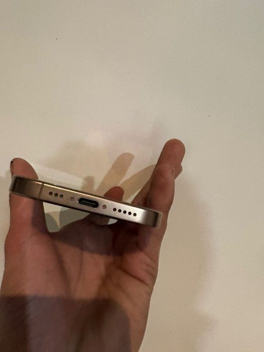 Продам айфон 16 про