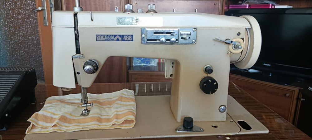 Шевна машина PREDOM Łucznik 468 – работеща, пълен комплект –