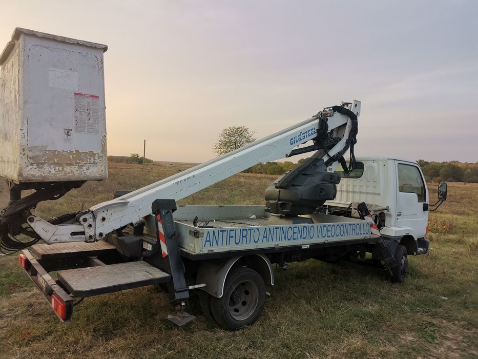 Nacela Prb, iluminat festiv, toaletări pomi, instalații electrice