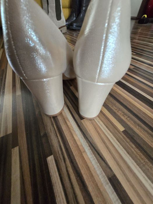 Pantofi  eleganti