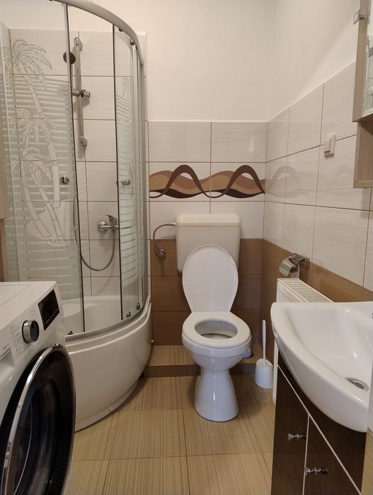 Închiriez garsonieră la curte lângă Metrou Apărătorii patriei