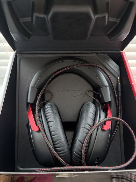 Наушники HyperX Cloud III черно-красный