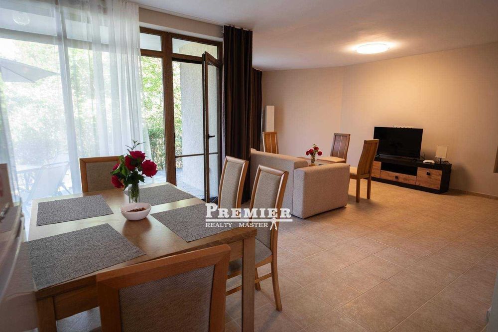 Продава се напълно оборудвана и обзаведена двуетажна къща