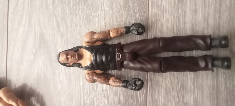 Vând figurine wrestling noi
