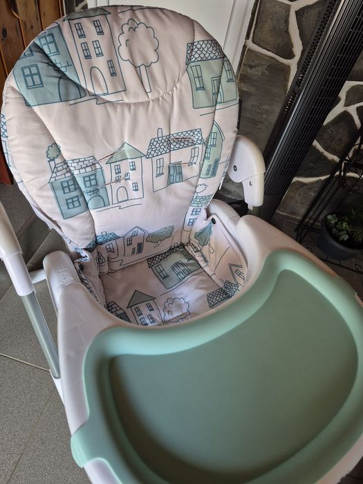Scaun de masa baietel/fetita in stare foarte buna , cu centuri .