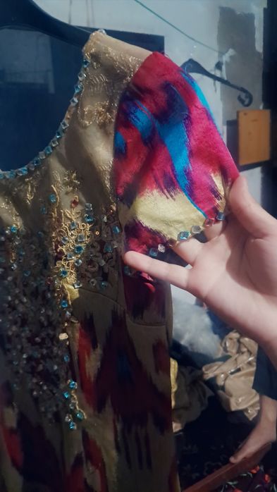 Qizlar uchun atlascha ko'ylak