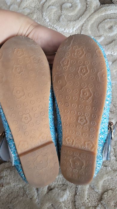 Новые туфли 28 размер на девочку