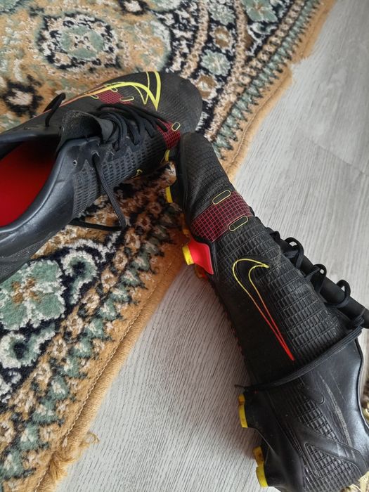 Ghete de fotbal originale