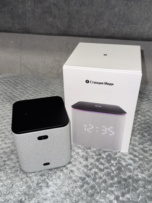 Яндекс Станция Миди с Алисой.