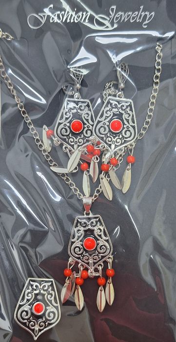 Национальные украшения