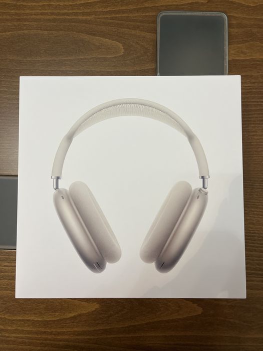 AirPords Max with Smart Case