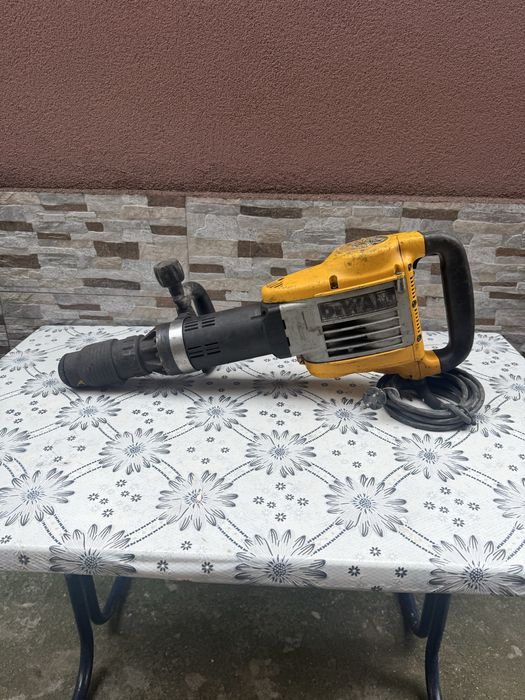Къртач DeWALT електрически SDS-max, 1550 W, 19 J, D25902K