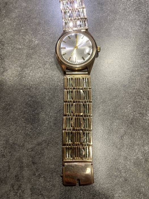 часы золотые наручные