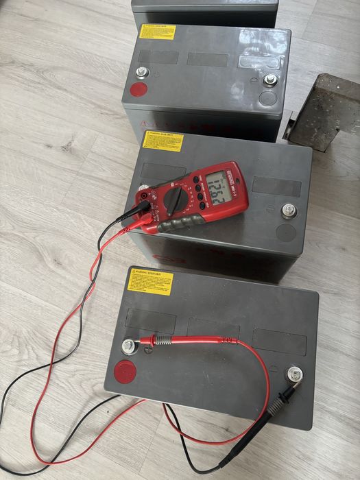 Se vind 4 acumulati gel CSB