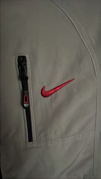 Продаю куртку осень весна