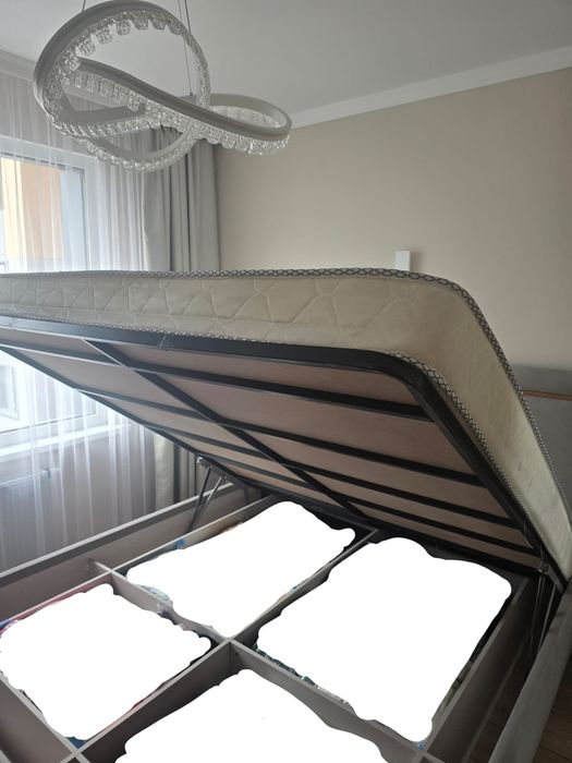 Продам 2-х спальную кровать + матрас