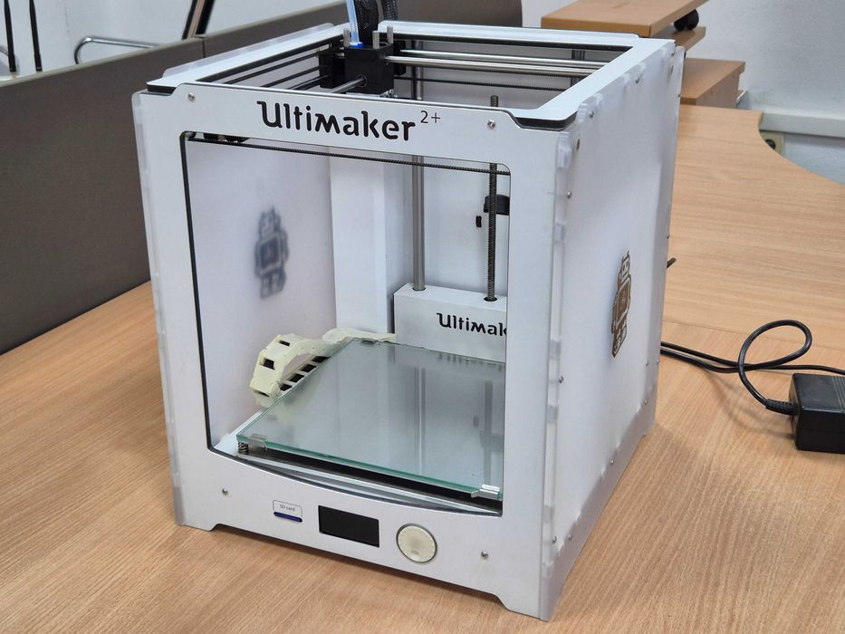 Ultimaker 2+ 3D принтер + много филаменти 2.85mm