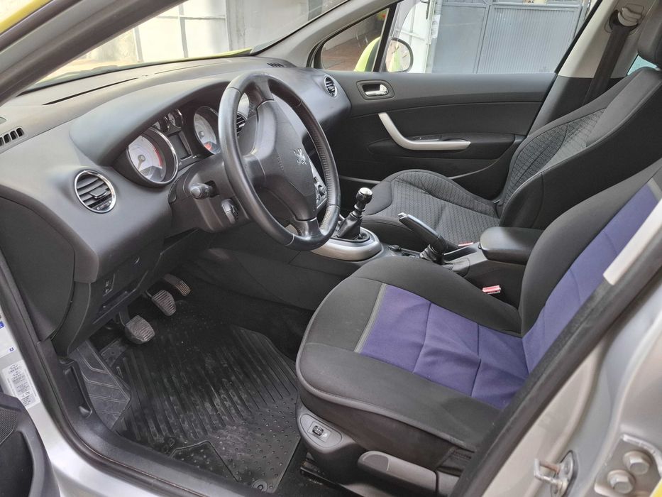 Продавам Пежо 308